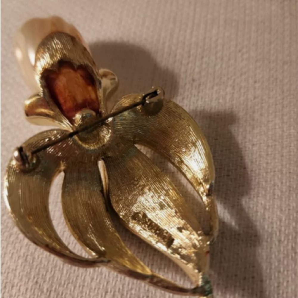 Vintage Signed Sarah Coventry Orchid Faux Baroque Pearl Flower Pin Brooch